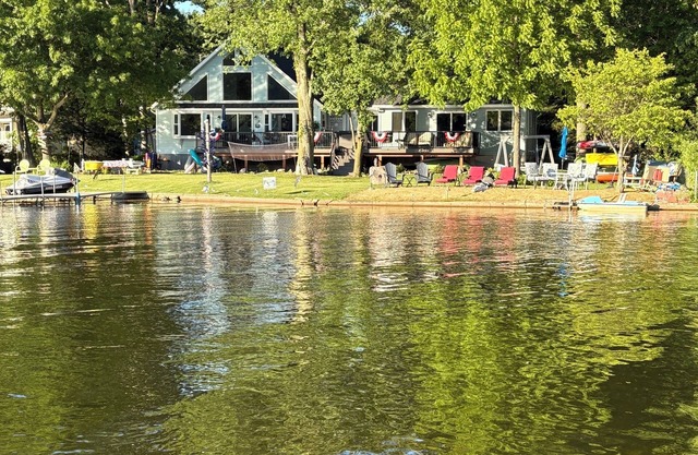 nLarge Lakehouse~Pet Friendly+Private Beach+Hot Tub+Game Rm+Tiki Hut+Gym=FUN!