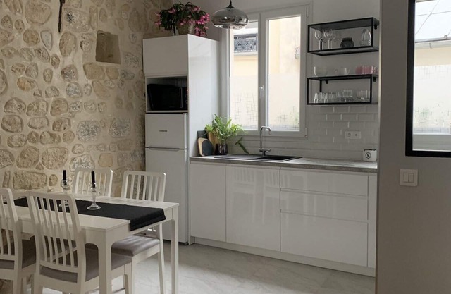 nMarais Magic - Calm & bright - Rue des Rosiers Paris 4th