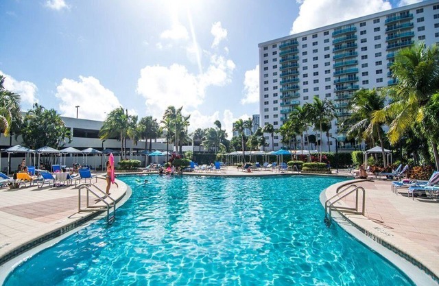 nMiami CONDO Family-Friendly Beach Condo w/Full Kitchen, Aventura Mall