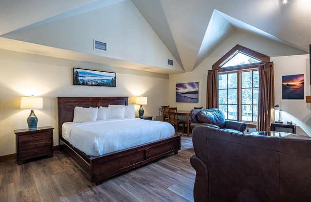 No Regrets Lodge King Studio Condo - Classic Studio in Osprey Meadows with Fireplace