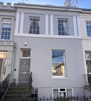 No2 Clarence grade II Regency townhouse short walk to racecourse and town centre