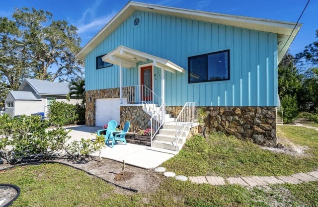 Nokomis Beach Getaway with Heated Pool