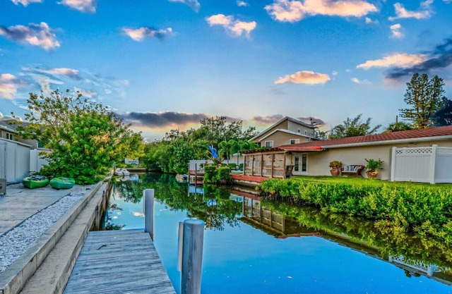 Nokomis Waterfront Unit Walk to the Beach & Dining
