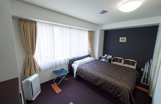 Nonsmoking double bedroom /Osaka Ōsaka