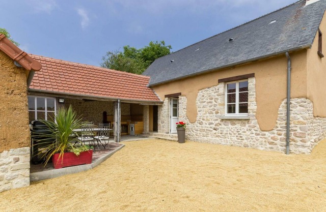 Norman Charm: Independent House with Terrace, Garden & Parking