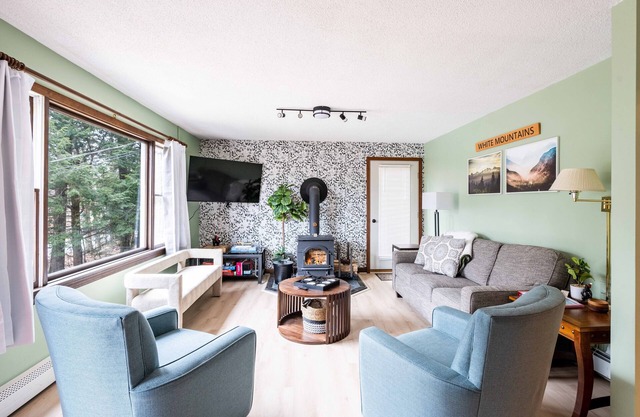 North Conway Home with Hot tub on Deck, Arcade, Billiards, PingPong, Music Room