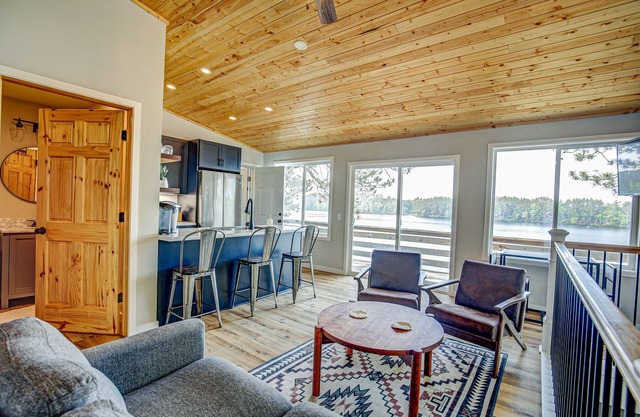 North Star Retreat: Fully Renovated, Duplex-Style Cabin on Beautiful Somo Lake