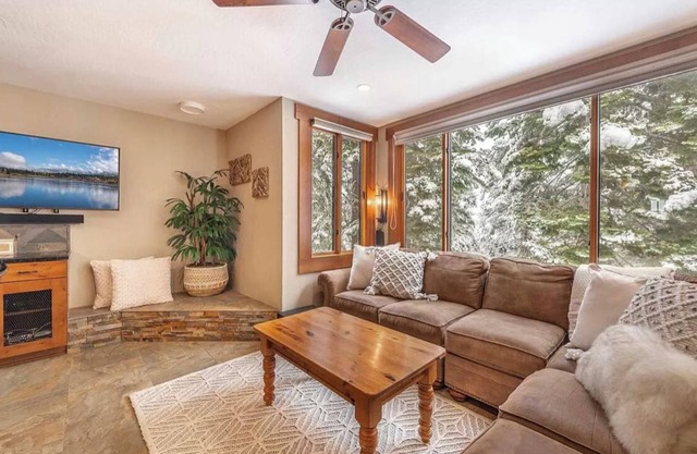 Northstar Ski In/Ski Out condo! Walking distance to the Village