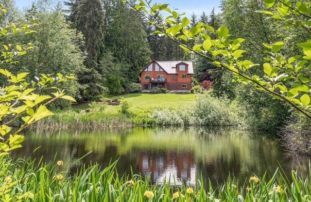 Northwest Chalet on Private Pond