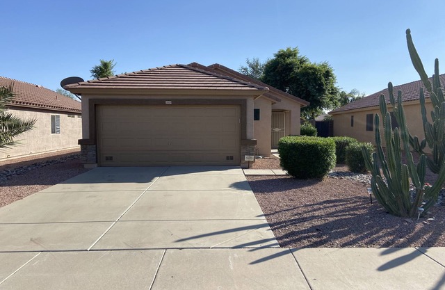 November Discounted Rate! Close to everything. 2bed/2 bath