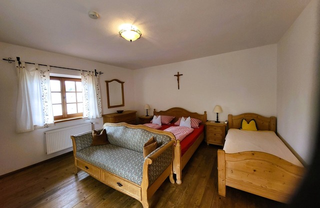 Nr 1 room with shower/WC on the floor, balcony, without TV for 1-3 persons