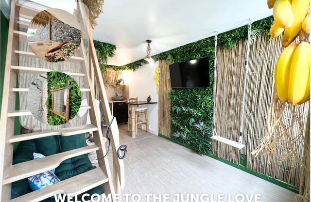 Nuit dans la jungle - love room