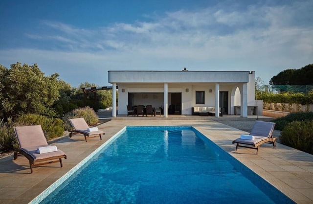 "Nuova Villa Ulivo" among olive and almond trees with private swimming pool