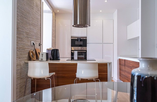 Nutmeg Red Apartment, Lift, Wifi, Balcony
