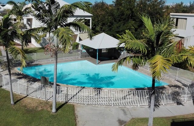Ö Carré Saint Gilles air-conditioned apartment *, equipped in residence with swimming pool
