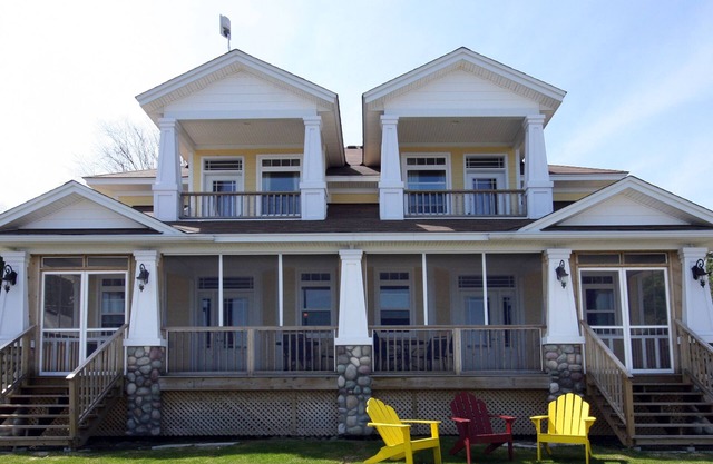 Oak Cottage - Lakefront Cottage on Beautiful Sparrow Lake