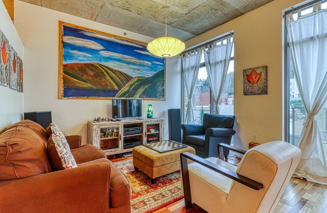Oak Street Loft - Downtown Hood River