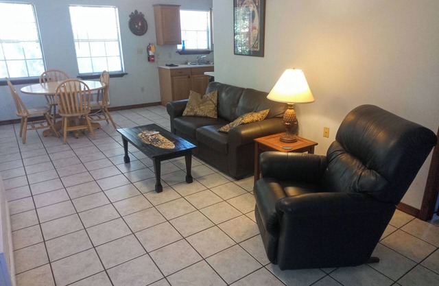 OakHaven Annex-Large, secluded apartment one block from beach and Walmart.