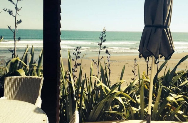 Oakura Beach Waterfront Cottage Escape