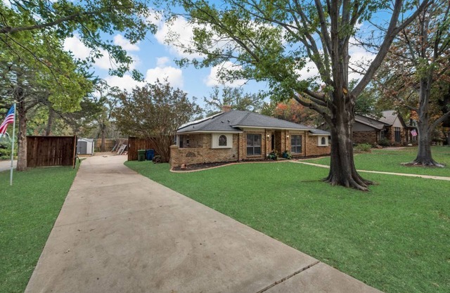 Oasis and convenience in Lewisville near the Airport and pet friendly