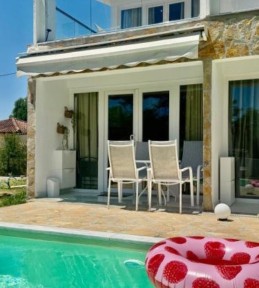 Oasis by the Pool