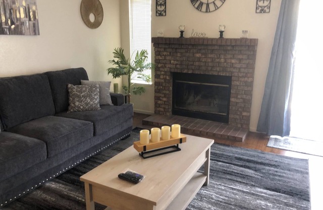 Oasis Charming 3-bedroom house in pleasant Bakersfield with WiFi, AC