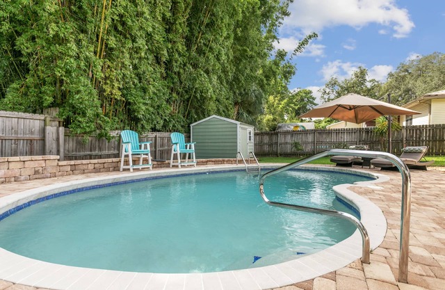 Oasis Pool House! Close to DT, Beach & Boat ramp. Pet-Friendly!