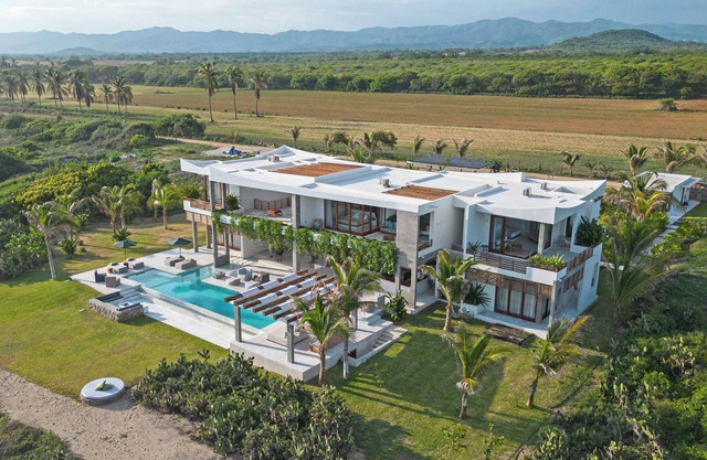 Oaxaca Beachfront Luxury Villa for 12: Niku House