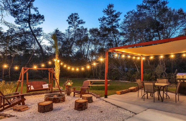 Ocala Oasis Rustic Retreat w/ Hot Tub!