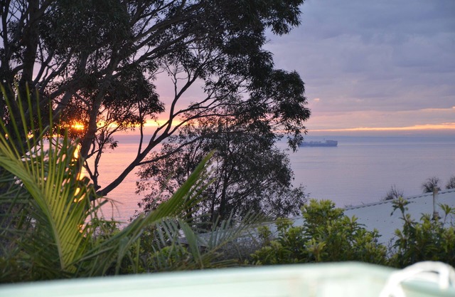 Ocean Breeze - 1/2 Acre Family Getaway. Suit family with kids & pet.