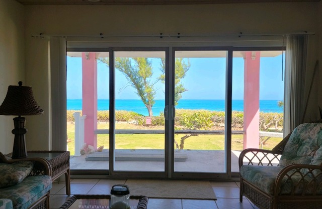 OCEAN FRONT Conch Pearl -Green Turtle Cay with a dock! 25% fall DISCOUNT!