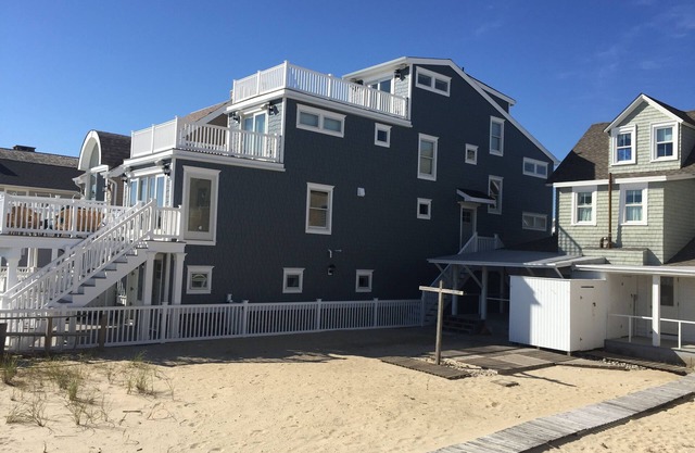 Ocean Front, Single Family Home with 5 BR, 4.5 Baths and 4 large decks