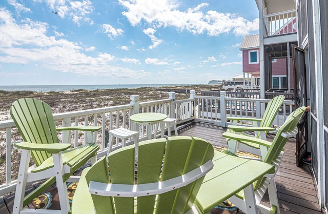 Ocean Gulf front Luxury w/Community Pool - Relaxing Retreat, great family rental