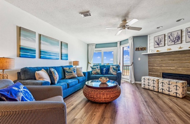 OCEAN MILE I-6 is a beautiful 2 bedroom/2.5 bath townhome with amazing views!