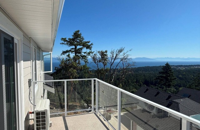 Ocean Ridge Guest House. Stunning ocean views. - No cleaning fee!