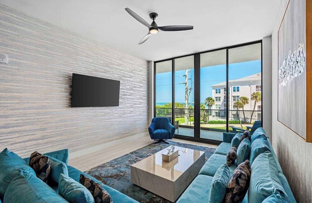 Ocean's Edge | Lavish NEW Condo w Beach Views, Cozy Decor & Fab Resort Amenities