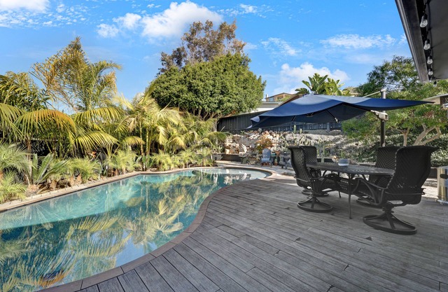 OCEAN VIEW/Pool/Gourmet Kitchen/Outdoor Oasis near La Jolla! Sleeps 10 people!