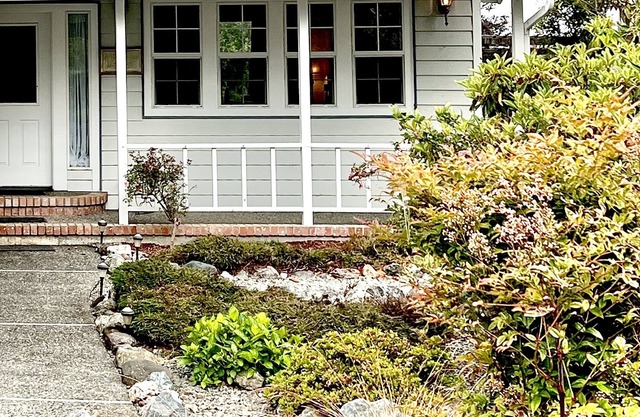 Ocean View Retreat-only minutes away from the excitement of the beach and dunes!