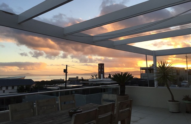 Ocean View Villa: Cape Town- Panoramic Sea Views, sparkling pool, ideal location