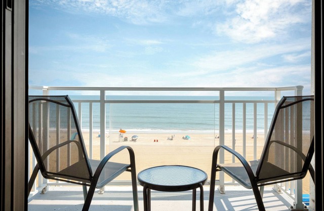 Ocean views! 2br 2bath condo on the beach!
