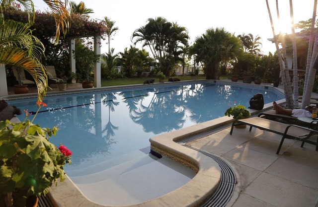 Ocean Views, Short Walk to Beach, Pool - VILLAS CASA LOMA - Suite 301