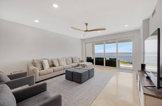 Oceanfront 2BR/2.5BA Mariner's Club Villa 324 with Oasis Pool, Marina, Game Room & More