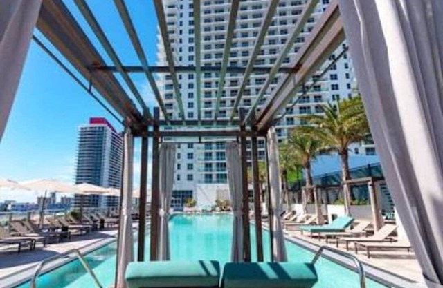Oceanfront 2BR/2BA Hyde Beach + Chairs
