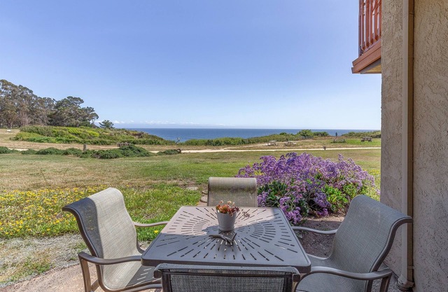 Oceanfront 2BR, Beach Access, Fire Pit & More