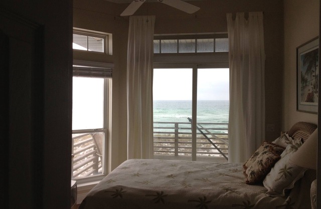 OCEANFRONT 4 BR HOUSE, 20 STEPS TO BEACH! 2 HUGE OCEANFRONT DECKS. RENTING 2019