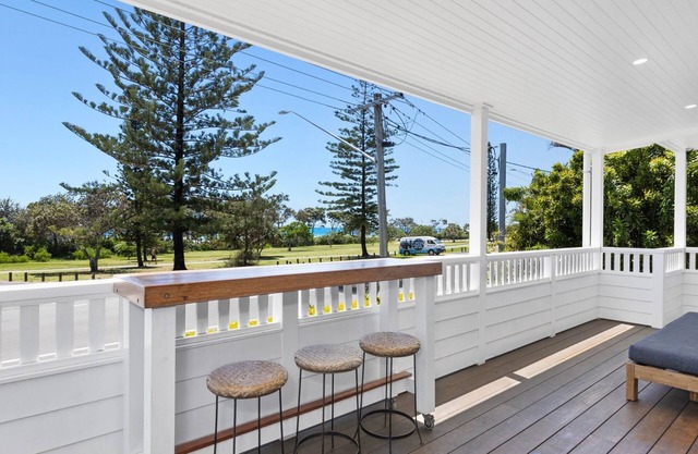 OCEANFRONT BEACH HOUSE ON MARINE PARADE