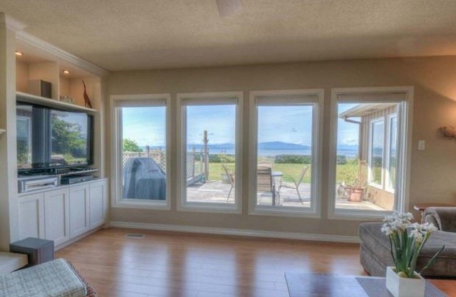 Oceanfront Beach House Available for 30+ Day Rentals - Great Monthly Rates!