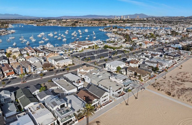 Oceanfront Beach Cottage in Newport Beach