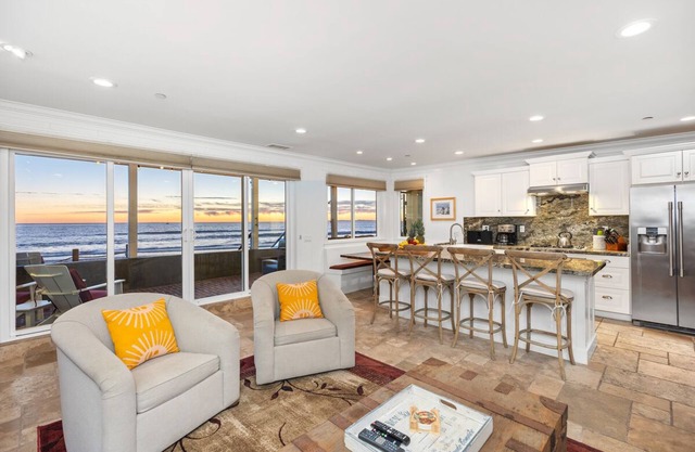 OCEANFRONT CHIC LUXURY HOME