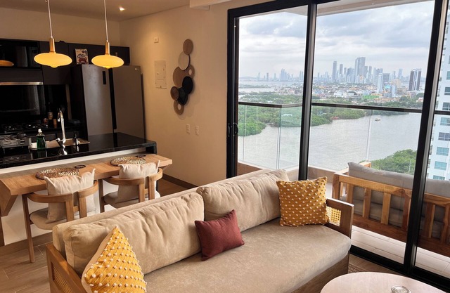 Oceanfront 1BR with Amazing Views - WiFi, AC, Gym